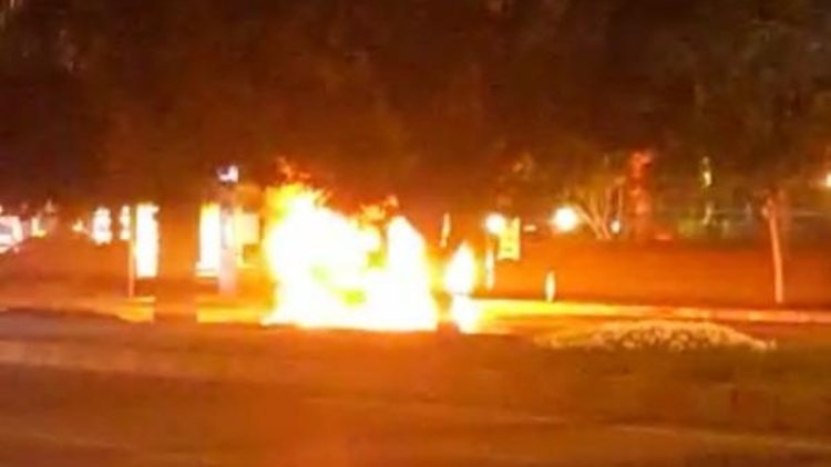 Satışa çıkardıkları araçlarını görünce gözyaşlarını tutamadılar