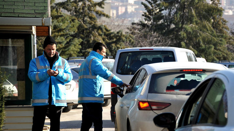 Belediyeye ait otoparklarda 24 saat 1 TL!