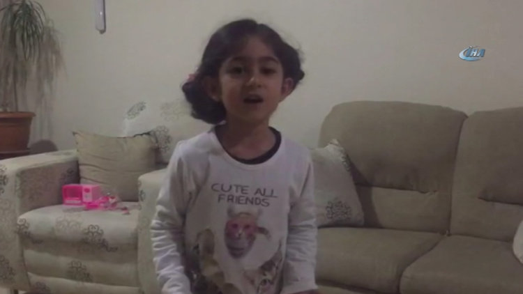 Henüz okuma yazma bilmeyen minik ezbere İstiklal Marşı'nı okudu