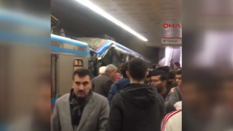 Topçular'da tramvaylar çarpıştı