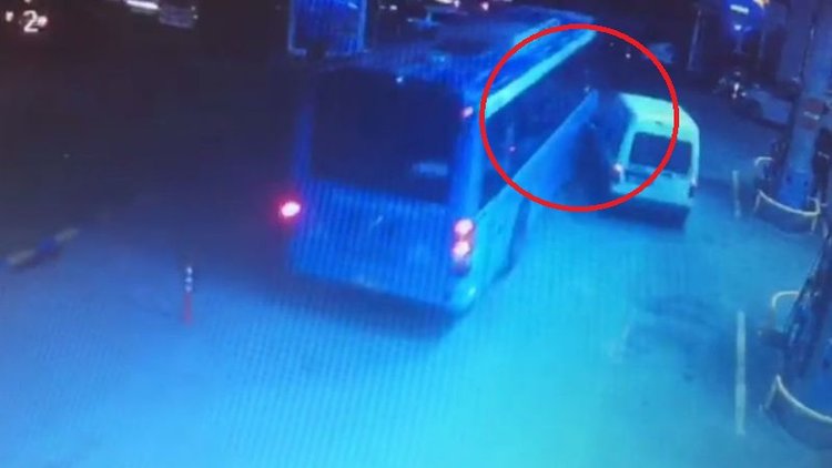 Trafikten kaçmak isterken kaza yaptı