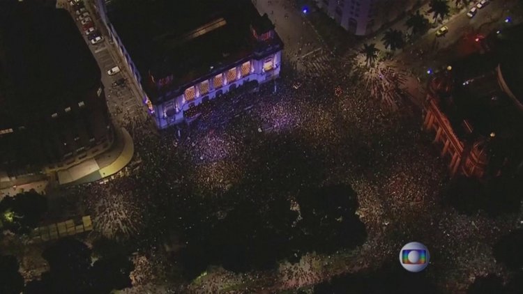 Brezilya'da polis şiddetini eleştiren siyasetçinin öldürülmesi on binleri sokağa döktü
