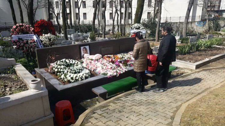 Mina Başaran'ın mezarı gül ve çiçeklerle donatıldı