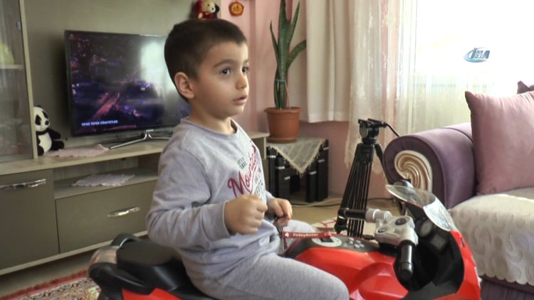 4 yaşındaki Selçuk, beynindeki 8 tümörle savaşıyor