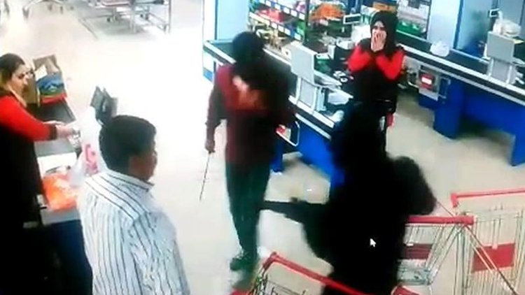 Pompalı tüfek ve satırla market soygunu!