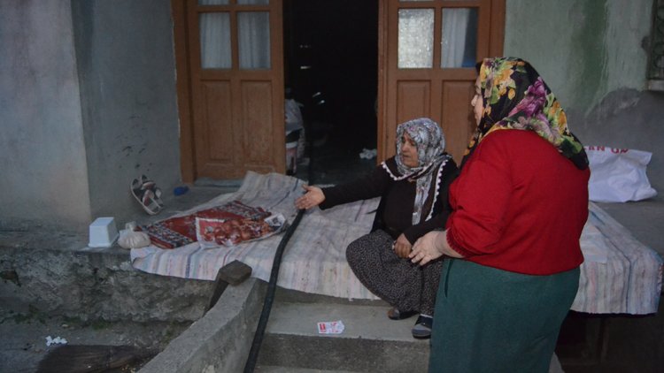 Tencereyi ocakta unutunca evi yaktı