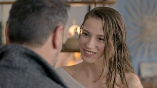 Can Manay, Duru'yla tanışma fırsatı yakalıyor.