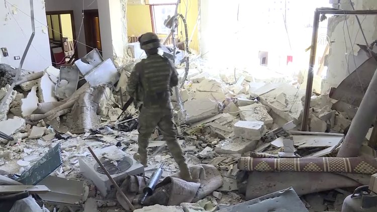 Mehmetçik Afrin'de terör örgütünün karargahını buldu