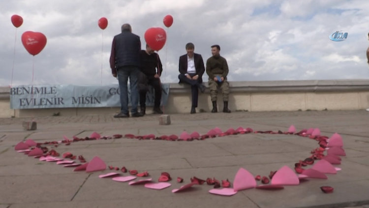 Komandonun sürpriz evlilik teklifi