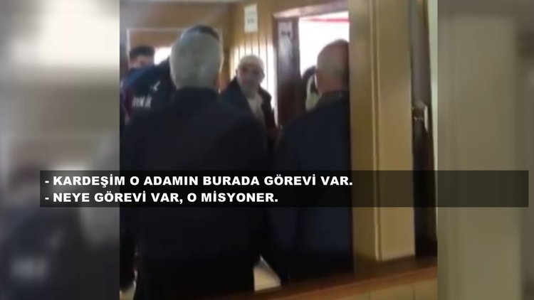 Vapurda müzik yapan gençlere saldırı