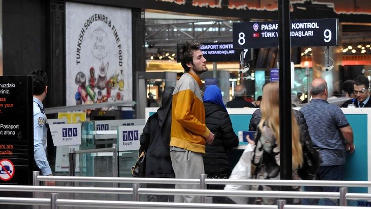 O basketbolcu artık havalimanında yaşıyor, nedeni ise...