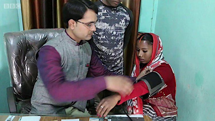 Hindistan'ın kayıt dışı doktorları: Sahtekar mı hekim mi?