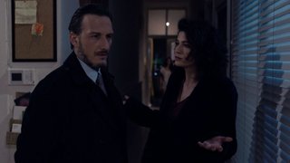 Özge, Can Manay'ın geçmişini öğrenme hırsıyla yanan Sadık'a kendi teklifini sunuyor.