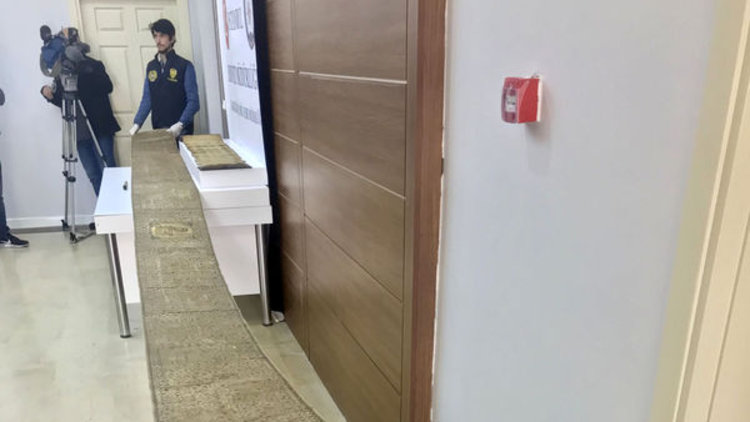 300 yıllık altın varaklı el yazması peygamberler seçeresi ele geçirildi