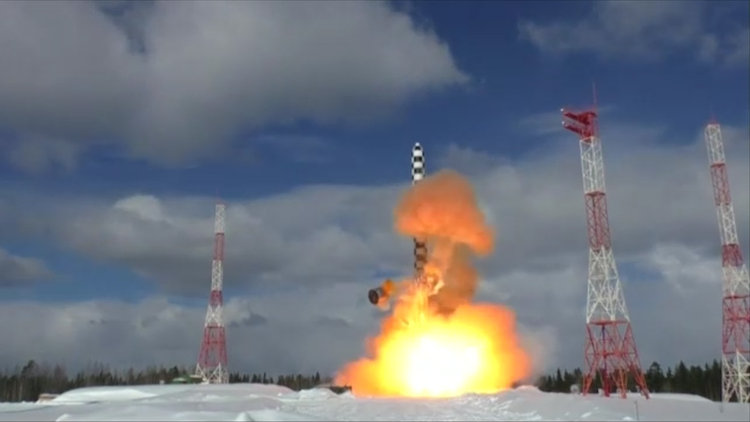Rusya Putin'in sözünü ettiği yeni füzesinin görüntülerini yayınladı
