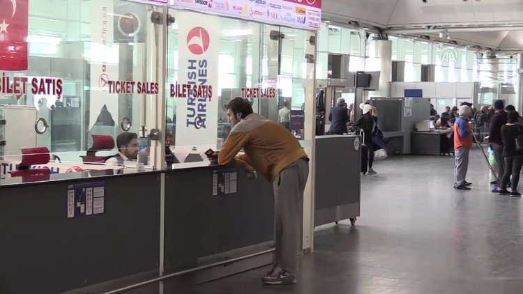 Basketbolcu Mehmet Şanlı'nın havalimanındaki bekleyişi sürüyor