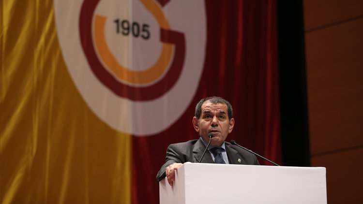 Dursun Özbek, tezahürat yaptı