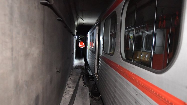 Ankara metrosunda kaza! Vagonlarda ağır hasar oluştu
