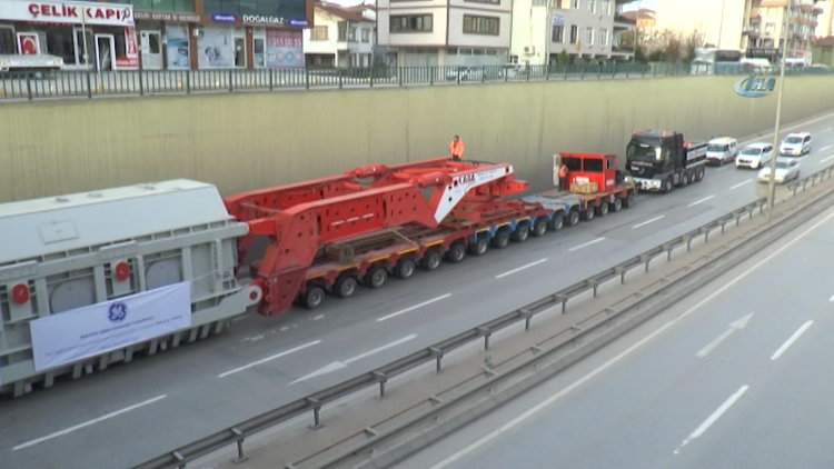 D-100’den geçen 280 tekerlekli devasa tır görenleri şaşırttı