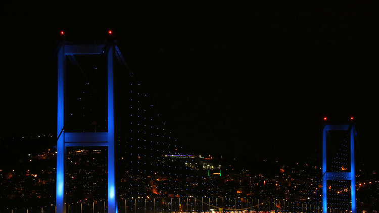 İstanbul maviye büründü