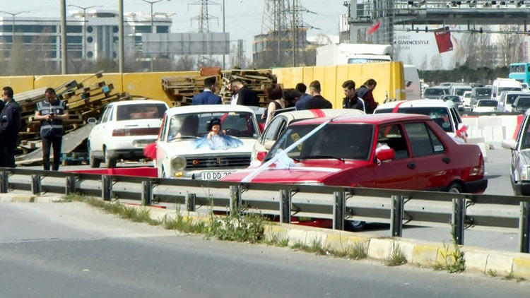 Düğün konvoyundaki 37 araca ceza şoku... Ceza makbuzunu damada taktılar