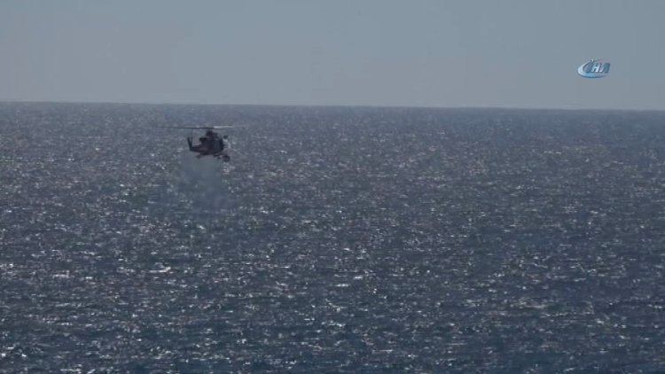 Denizin ortasında mahsur kalan dalgıç helikopterle kurtarıldı