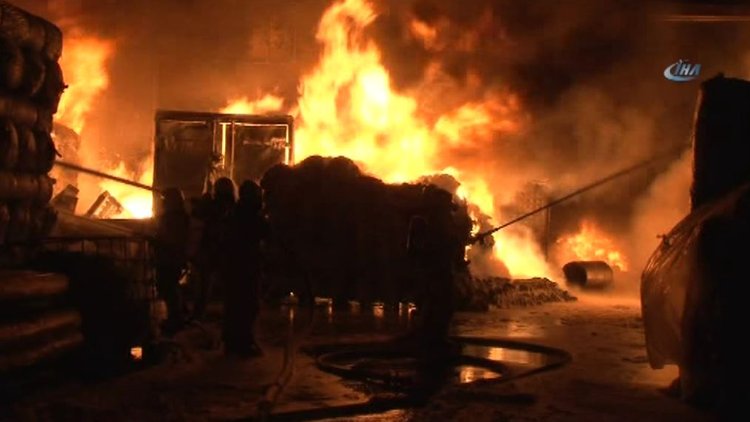 Eyüp'te fabrika yangını