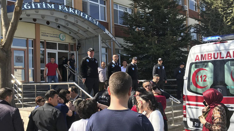Eskişehir&#039;de silahlı saldırı: 4 kişi öldü