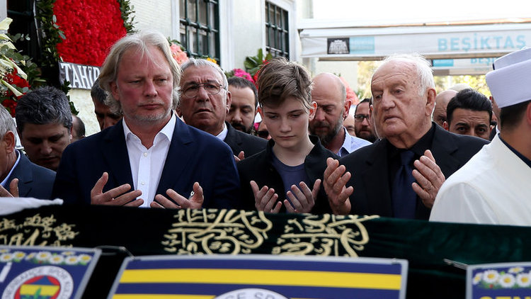 Ali Şen'in eşi son yolculuğuna uğurlandı