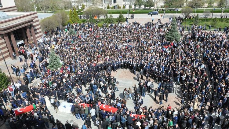 Akademisyenler son yolcukluklarına uğurlandı 