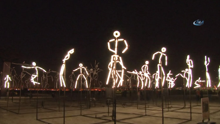 Işık ve dans gösterisi "Keyframes"