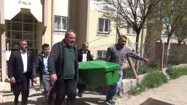 Madde bağımlısı şahıs annesini bıçaklayarak öldürdü