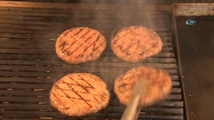 Eşi aşerince yaptığı katkısız hamburgerler sınırları aştı