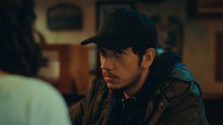 Çınar'ın polisin ve medyanın dikkatini üzerine çekmek için kendi adına kiraladığı aracı uçurumdan atması ve ölmüş süsü ...