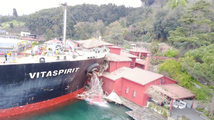 Facianın eşiğinden dönülmüş... O gemi 80 bin ton petrol yüklü tankerle çarpışacakmış!