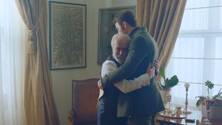 Zarfın içinde servetinden başka bir şey olduğunu söyleyen Kudret, Can'a istersen açabilirsin diyor.