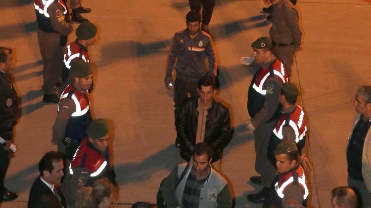 Yürüyerek Türkiye'ye gelen Afganlar sınır dışı ediliyor