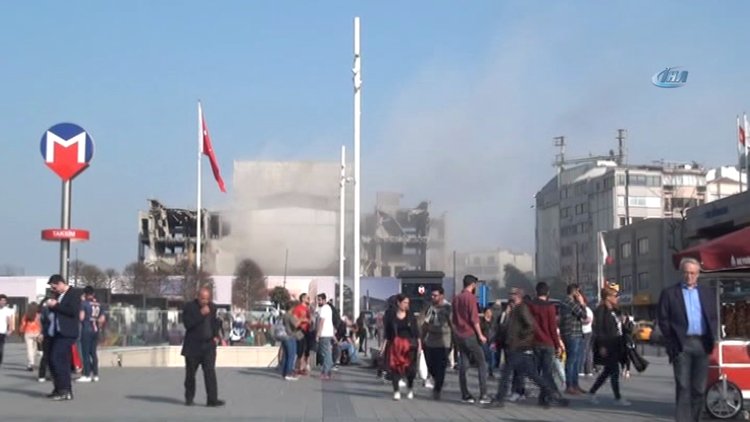 AKM yıkım çalışmalarında beyaz perde göründü