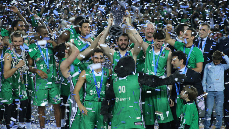 Darüşşafaka kupasını aldı!