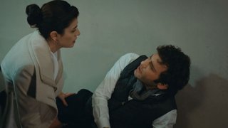 Derin ,Alper'i Çınar'ın elinden alıyor.