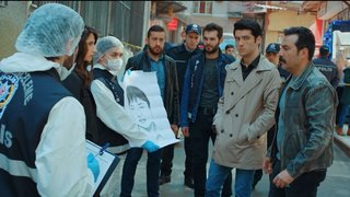 Polisler, Çınar'ın cesetini buluyorlar.