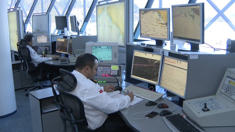 İstanbul Boğazı&#039;ndaki gemi trafiği bu merkezden kontrol ediliyor