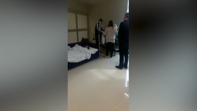 Adana Seyhan Devlet Hastanesi'nde ameliyatlı hastaların bekleme salonunda yatırıldığı iddia edildi