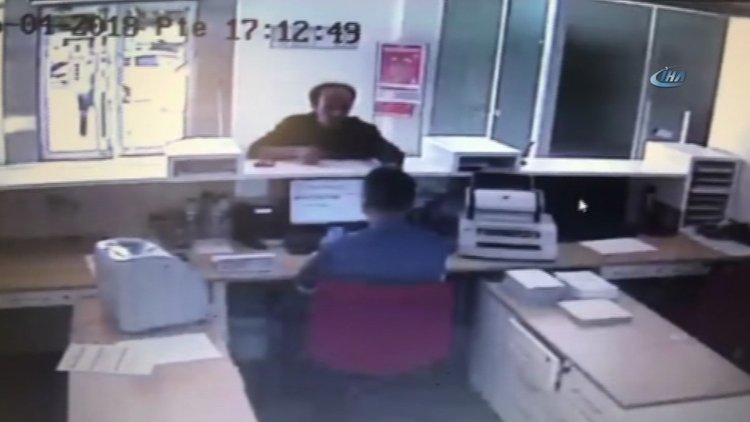 Oğlunun boncuk atan oyuncak tabancasıyla banka soymaya kalktı