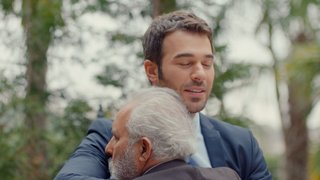 Can'ın arabasıyla polisten kaçan Ferah, Narin ve Korkmaz, Kudret'in aracıyla karşı karşıya geliyor.