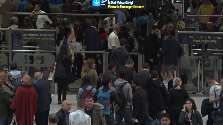 Sabiha Gökçen'de 23 Nisan yoğunluğu:450 bin yolcu bekleniyor