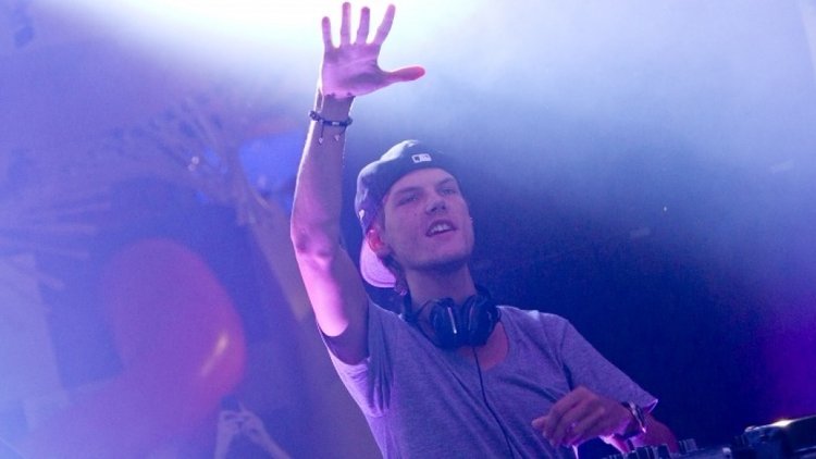 Dünyaca ünlü DJ Avicii hayatını kaybetti