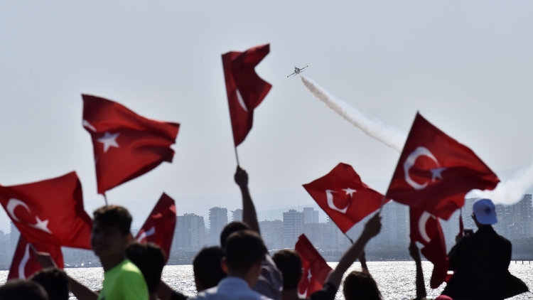 Türk Yıldızları çocuklar için uçtu