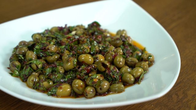 Zahter ve Zeytin Salatası