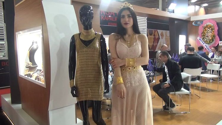 1 milyon liralık elbise göz kamaştırıyor